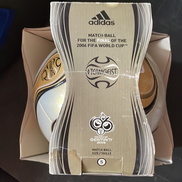 Fifa World Cup Match Ball 2006 - Picture 3 of 7